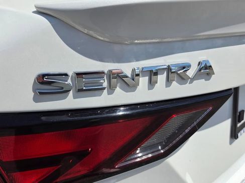 Used 2025 Nissan Sentra SR w/ SR Premium Package FWD image 15