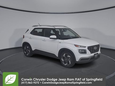 Used 2025 Hyundai Venue SEL FWD image 3