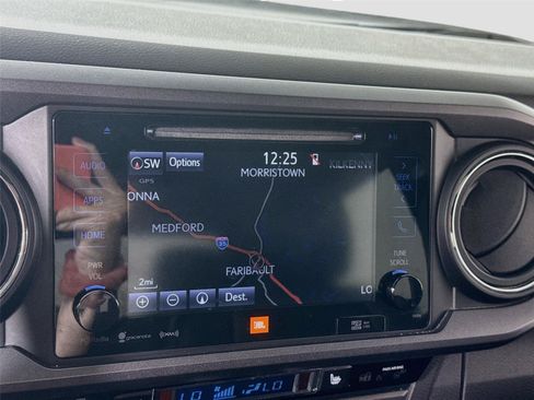Used 2018 Toyota Tacoma TRD Off-Road AWD/4WD image 7