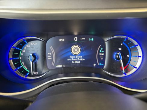 Used 2024 Chrysler Pacifica Limited FWD image 18