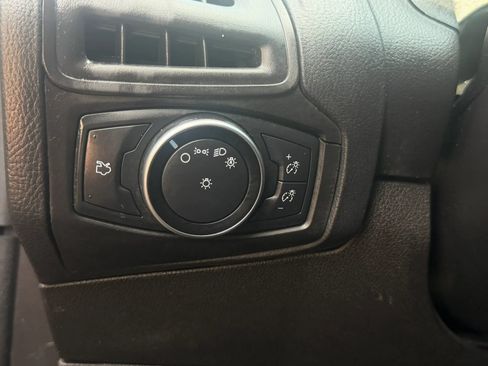 Used 2017 Ford Focus SE FWD image 15