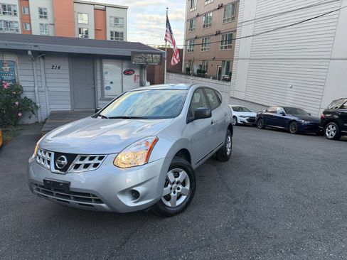 Used 2012 Nissan Rogue S FWD image 2