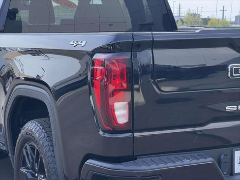 Used 2022 GMC Sierra 1500 Elevation w/ LPO, Elevation Black Package AWD/4WD image 13