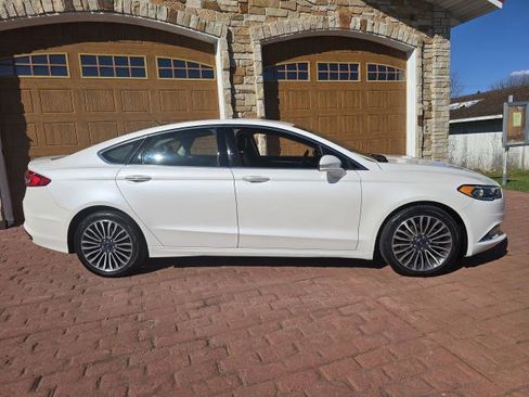 Used 2018 Ford Fusion Titanium image 2