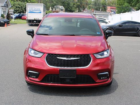 Used 2025 Chrysler Pacifica Select FWD image 3