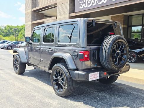 Used 2025 Jeep Wrangler Unlimited Sahara w/ Safety Group AWD/4WD image 8