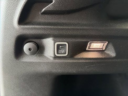 Used 2022 Jeep Grand Cherokee L Laredo w/ Luxury Tech Group I image 32