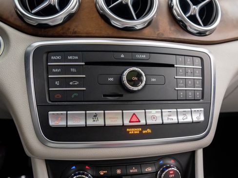 Used 2019 Mercedes-Benz GLA 250 4MATIC image 21