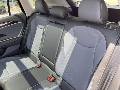 New 2026 Volkswagen Tiguan SE FWD image 19