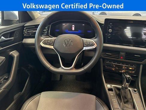 Used 2025 Volkswagen Jetta SE w/ Sunroof Package FWD image 17