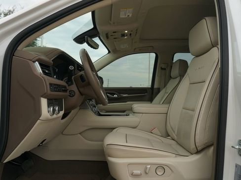 Used 2021 GMC Yukon XL Denali w/ Denali Premium Package image 19