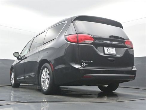 Used 2019 Chrysler Pacifica Touring-L image 49