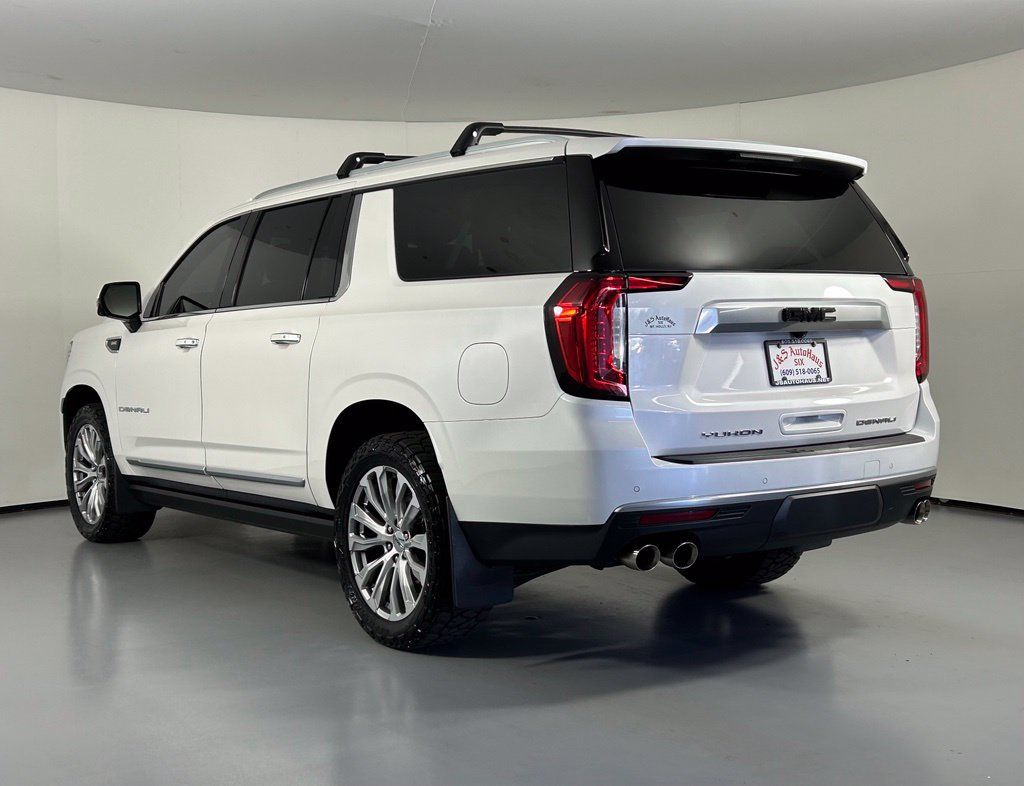 Used 2023 GMC Yukon XL Denali AWD/4WD image 5