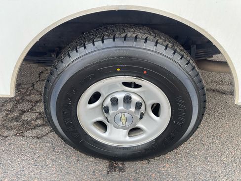 Used 2020 Chevrolet Express 3500 w/ Power Convenience Package image 24