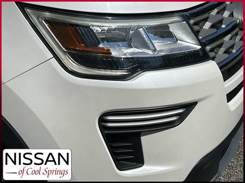 Used 2018 Ford Explorer XLT FWD image 10