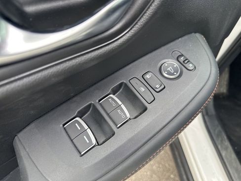 Used 2025 Honda HR-V Sport image 16