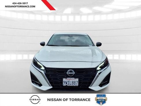 Used 2025 Nissan Altima 2.5 SV FWD image 2