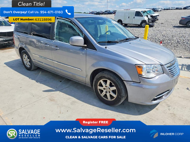 Used 2013 Chrysler Town & Country Touring FWD image 5