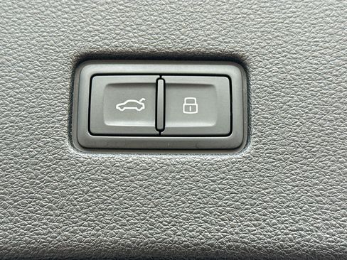 Used 2019 Audi Q8 Premium Plus image 12