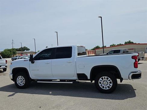 Used 2025 Chevrolet Silverado 2500 LT AWD/4WD image 2