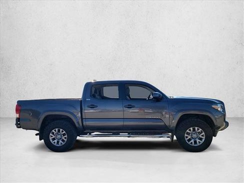 Used 2017 Toyota Tacoma SR5 w/ Tow Package image 4