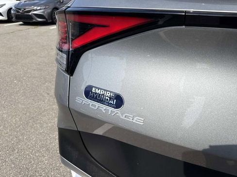 Used 2024 Kia Sportage LX image 7