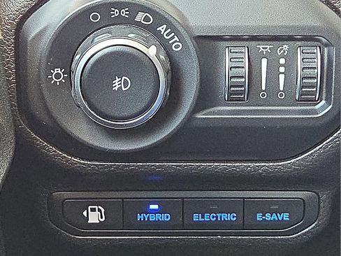 Used 2022 Jeep Wrangler Unlimited Sahara w/ Cold Weather Group image 22