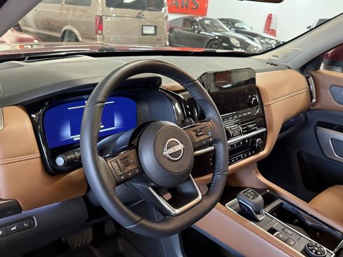 Used 2024 Nissan Pathfinder Platinum w/ Cargo Package AWD/4WD image 11
