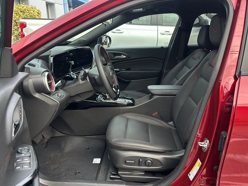 Used 2025 Chevrolet Trax RS w/ Driver Confidence Package image 12