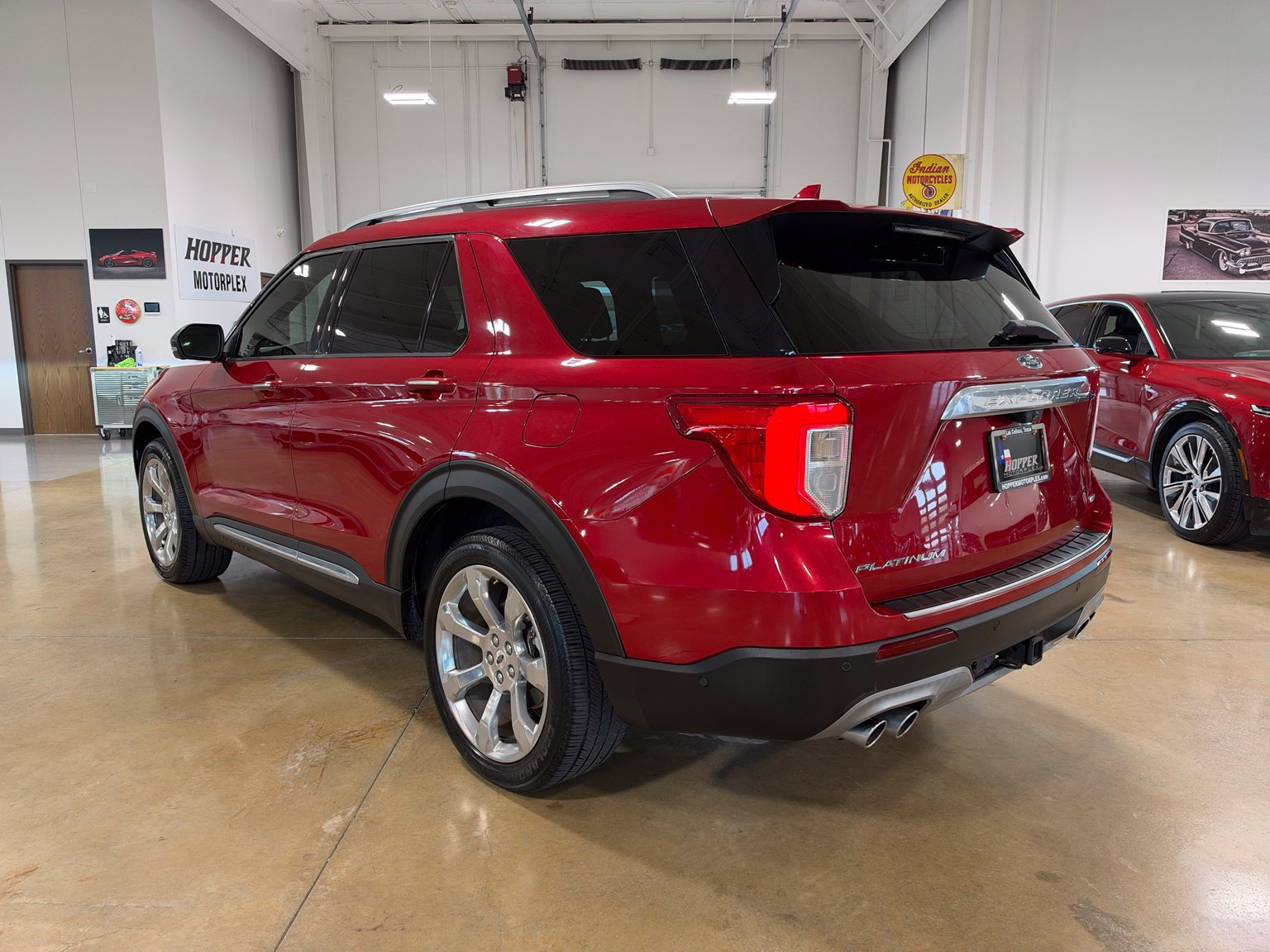 Used 2020 Ford Explorer Platinum w/ Premium Technology Package AWD/4WD image 6