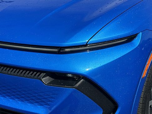 Used 2025 Chevrolet Equinox EV LT w/ Convenience Package image 11