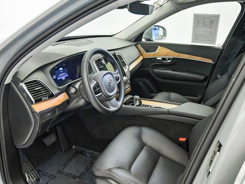 Certified 2025 Volvo XC90 B6 Plus image 21