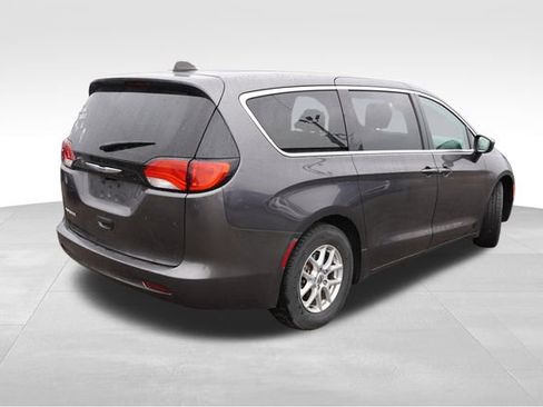 Used 2023 Chrysler Voyager LX FWD image 3