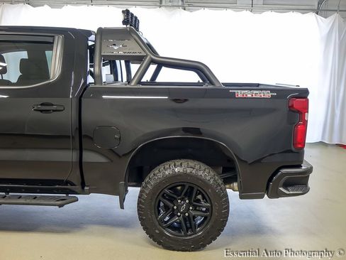 Used 2023 Chevrolet Silverado 1500 LT Trail Boss w/ LT Trail Boss Premium Package AWD/4WD image 9