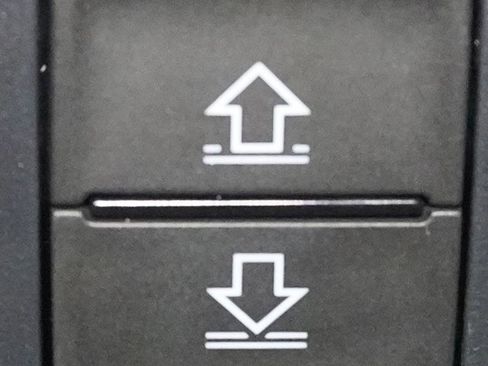 Used 2021 Volkswagen Atlas Cross Sport SEL Premium image 35