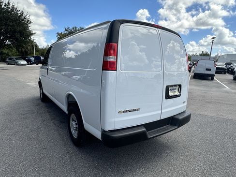 Used 2025 Chevrolet Express 2500 w/ Driver Convenience Package image 8