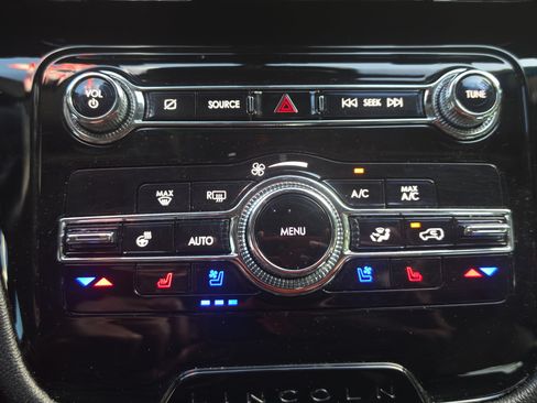 Used 2022 Lincoln Corsair AWD w/ Premium Package image 17