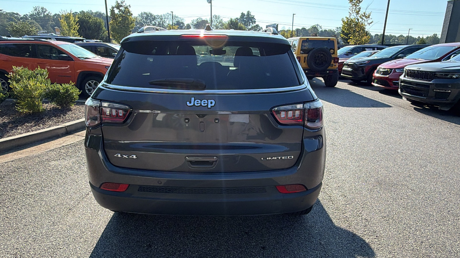 Used 2024 Jeep Compass Limited AWD/4WD image 9