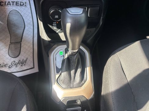 Used 2016 Jeep Renegade Latitude AWD/4WD image 34