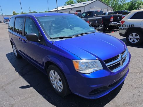 Used 2018 Dodge Grand Caravan SE w/ UConnect Hands-Free Group FWD image 1