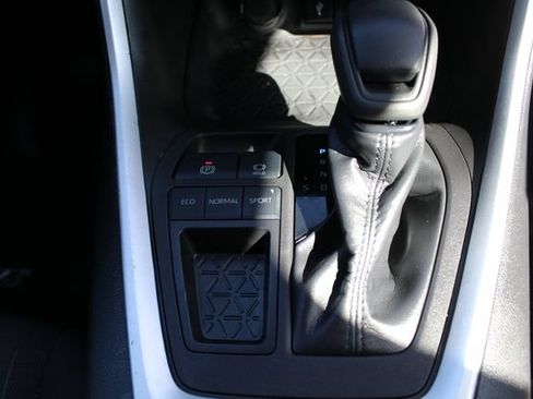 Certified 2022 Toyota RAV4 XLE FWD image 36