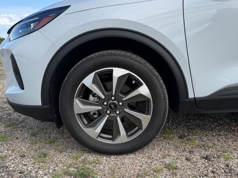 Used 2025 Ford Escape Platinum AWD/4WD image 13