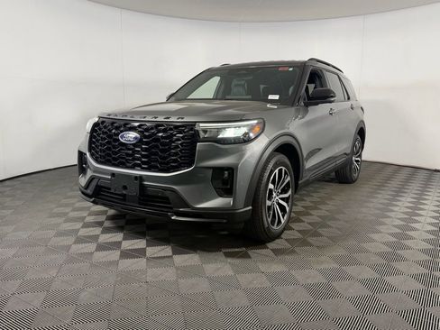Used 2025 Ford Explorer ST-Line image 2