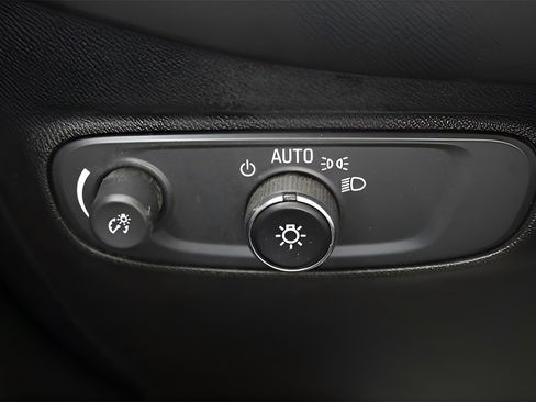 Used 2020 Chevrolet Equinox LT image 28