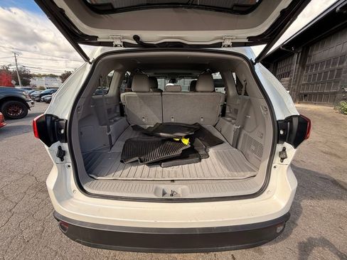 Used 2019 Toyota Highlander XLE image 13
