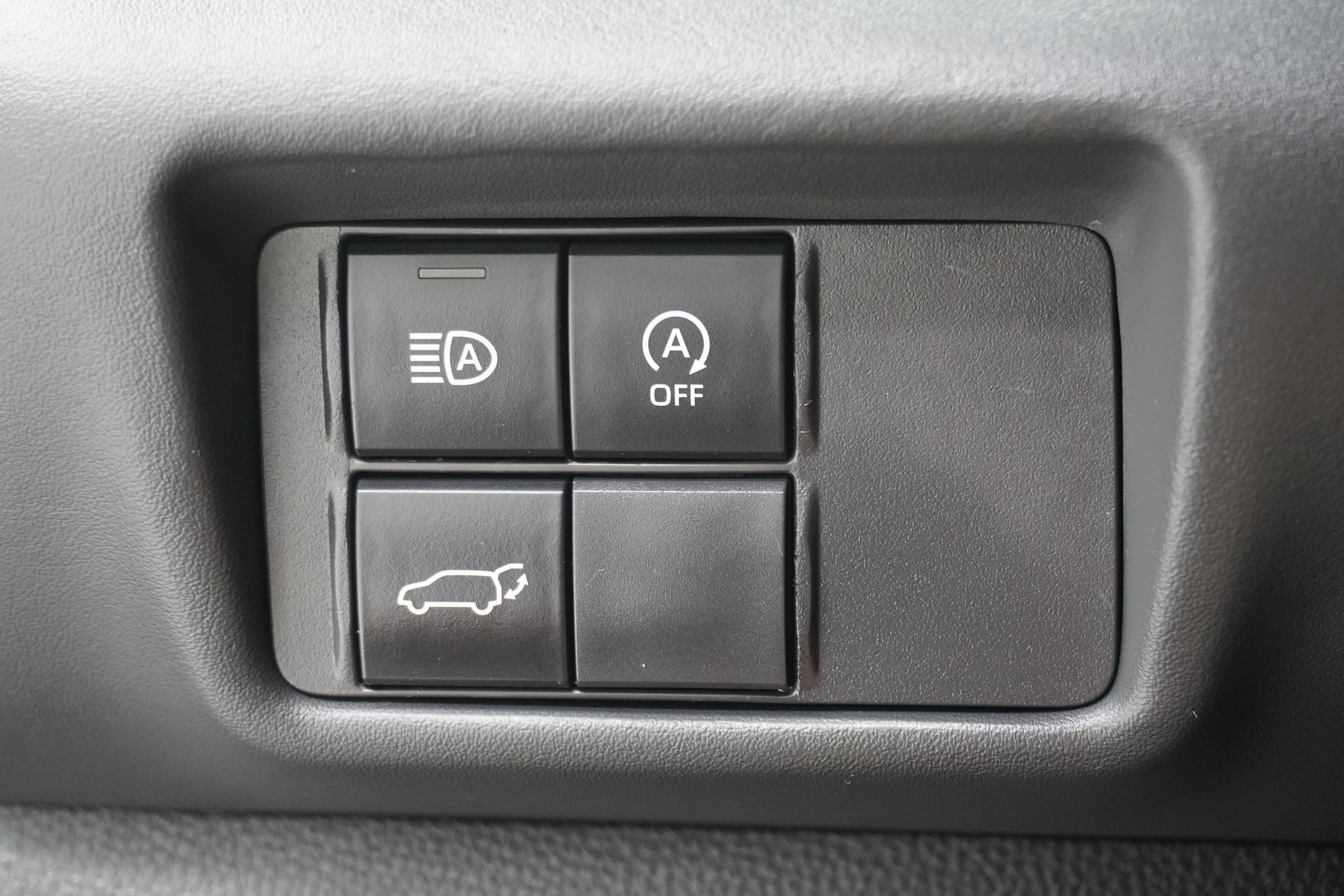 Used 2024 Toyota Highlander LE FWD image 23