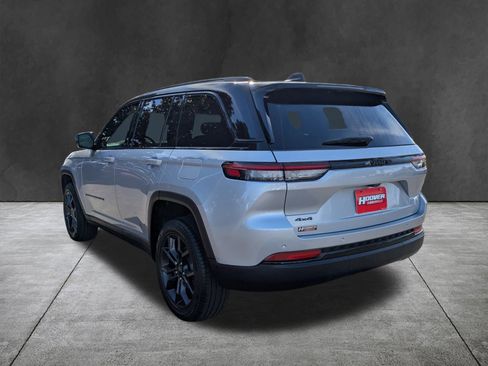 New 2025 Jeep Grand Cherokee Limited image 6