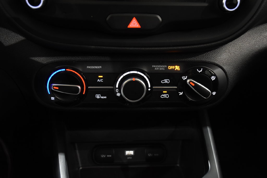 Used 2025 Kia Soul LX w/ LX Technology Package FWD image 20