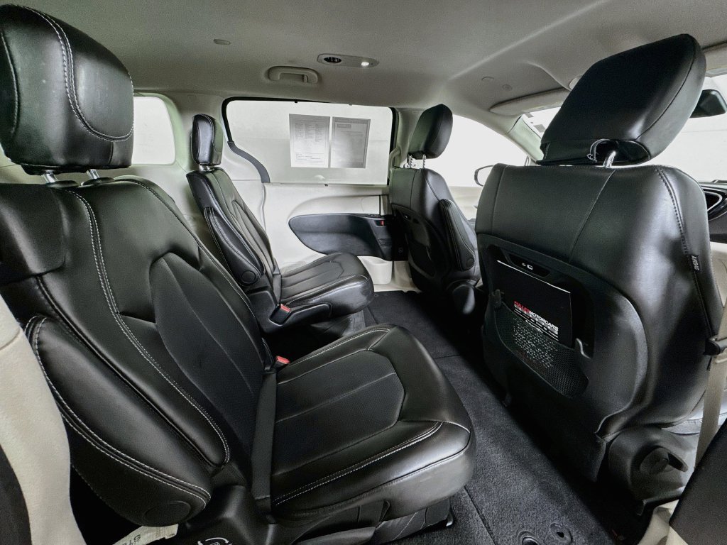 Used 2024 Chrysler Pacifica Touring-L FWD image 27