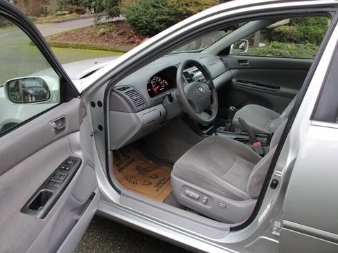 Used 2005 Toyota Camry LE image 5
